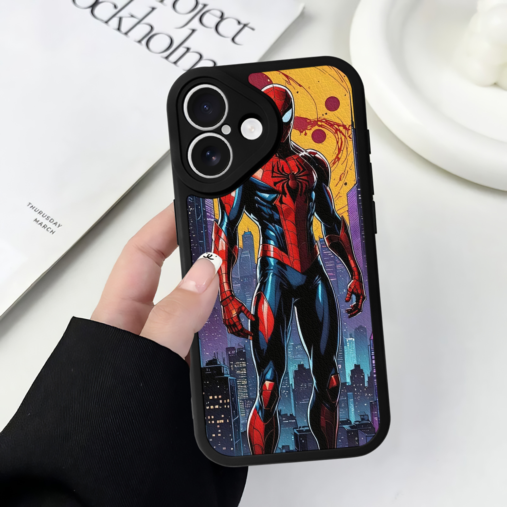Spider Man スパイダーマン 【iPhone 16シリーズ対応】シリコンスマホケース（レザー調） 材質：シリコン